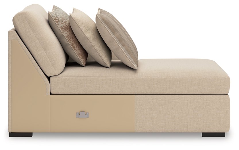 LadyMae Sectional with Chaise - Furniture 4 Less Outlet (Salinas,CA)