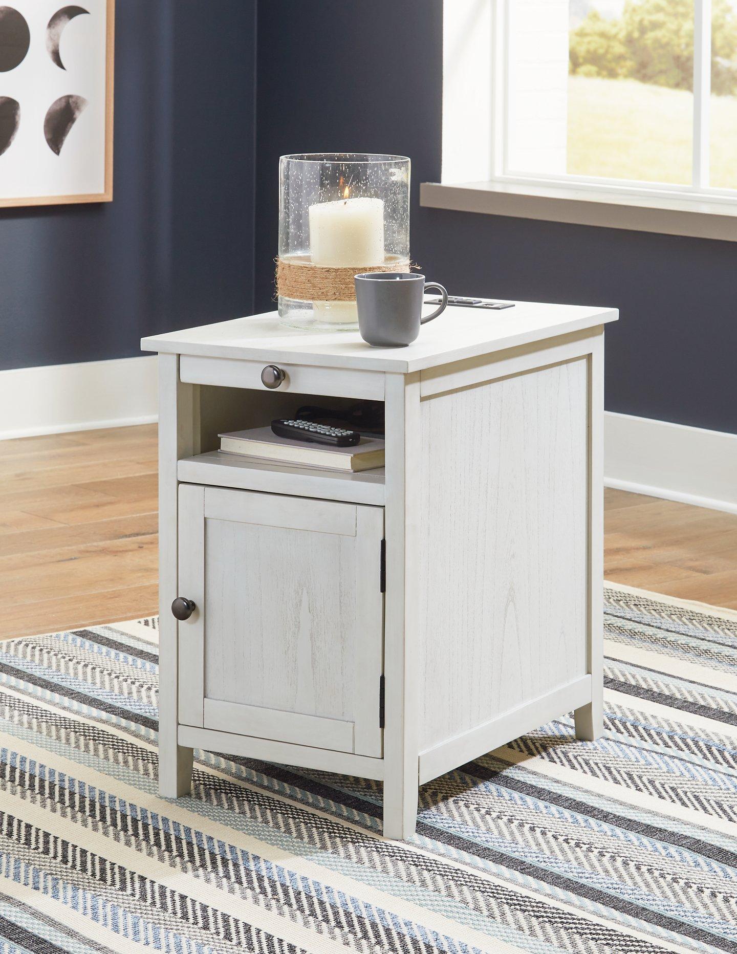 Treytown Chairside End Table - Furniture 4 Less Outlet (Salinas,CA)