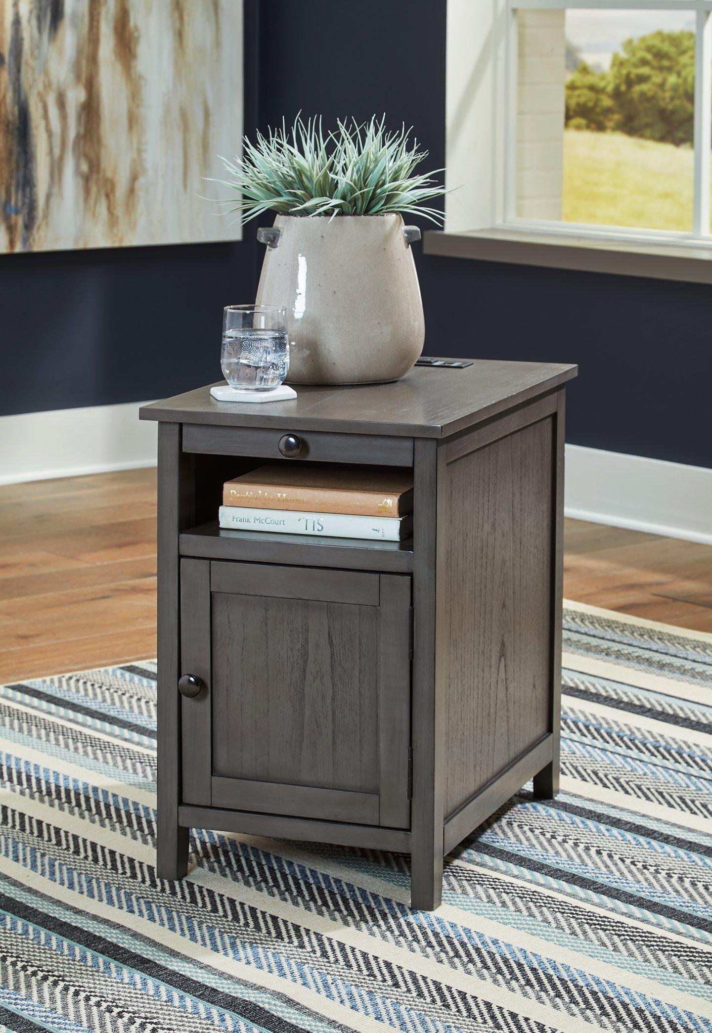 Treytown Chairside End Table - Furniture 4 Less Outlet (Salinas,CA)
