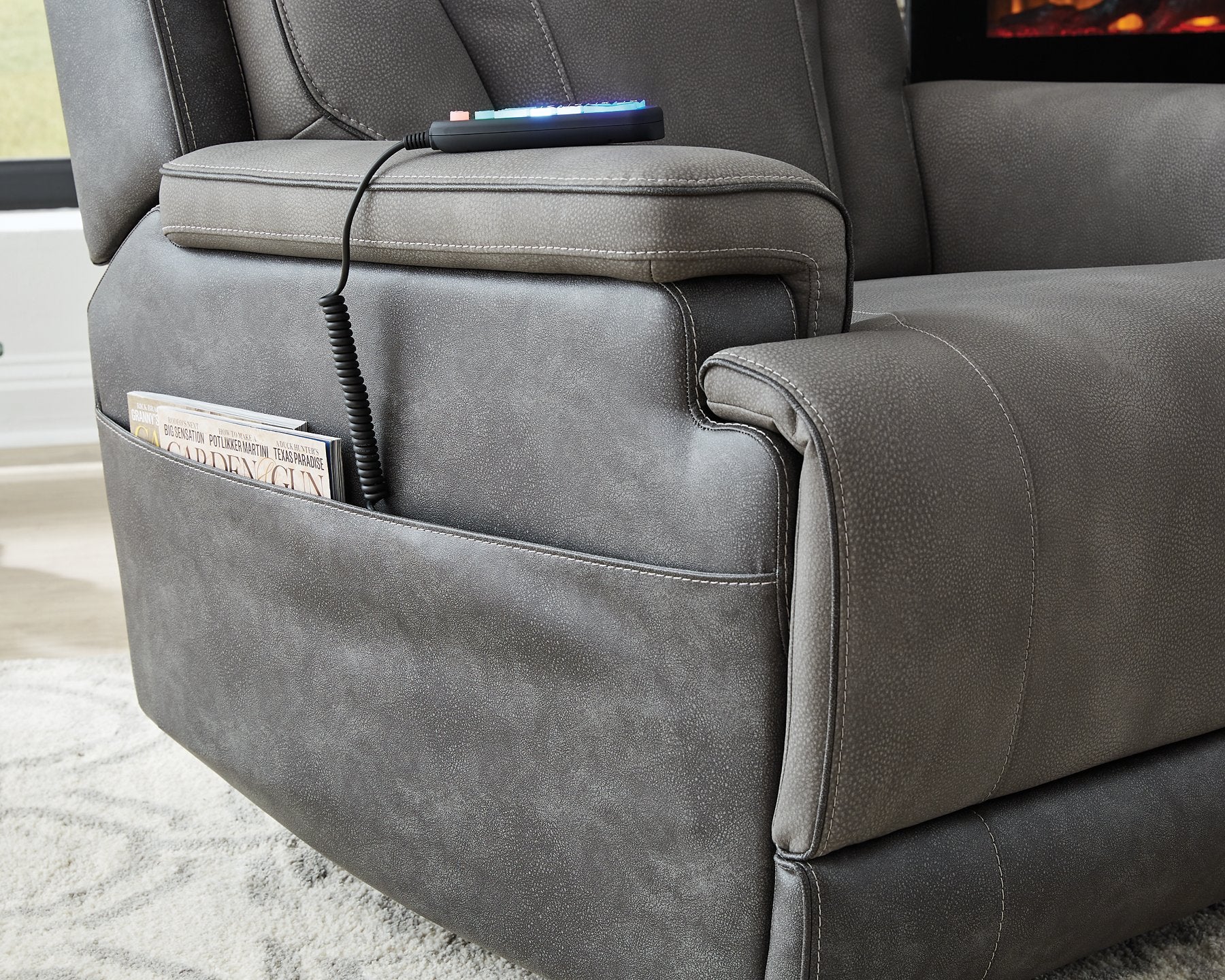 4Z-Peaceful Pause Power Lift Recliner - Furniture 4 Less Outlet (Salinas,CA)