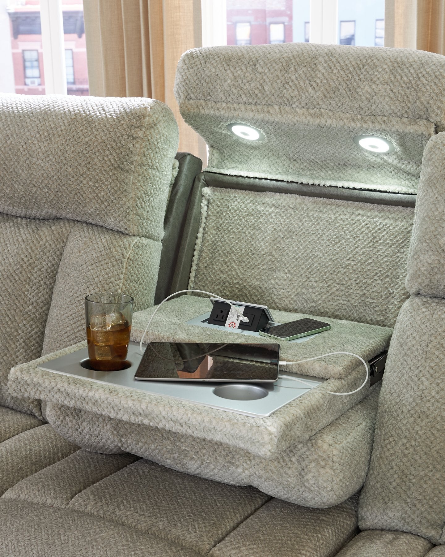 WhipLash Power Reclining Sofa - Furniture 4 Less Outlet (Salinas,CA)