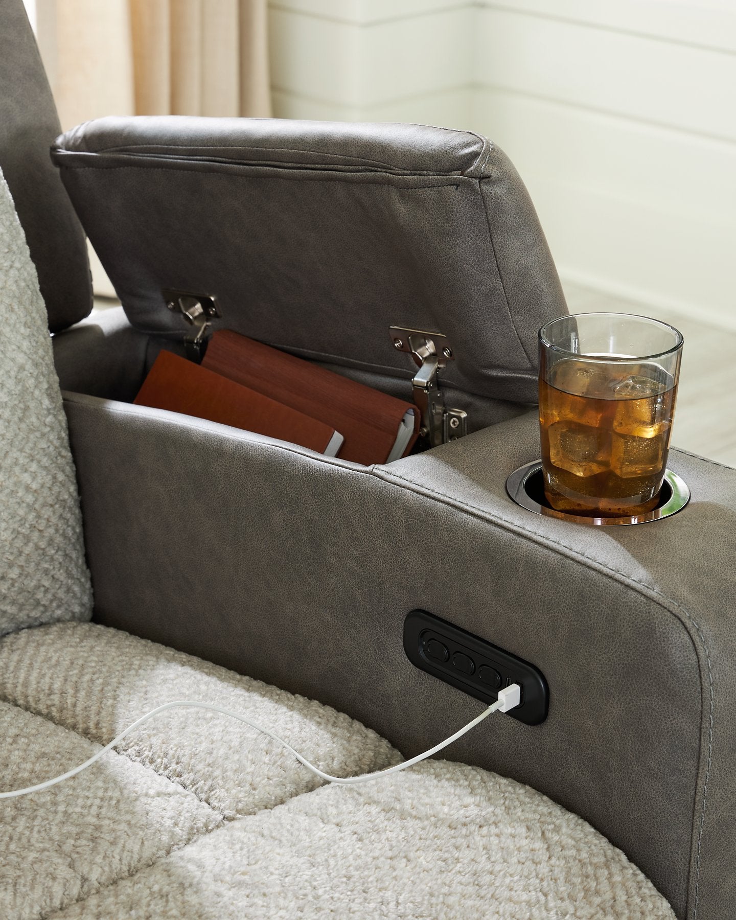 WhipLash Power Reclining Sofa - Furniture 4 Less Outlet (Salinas,CA)