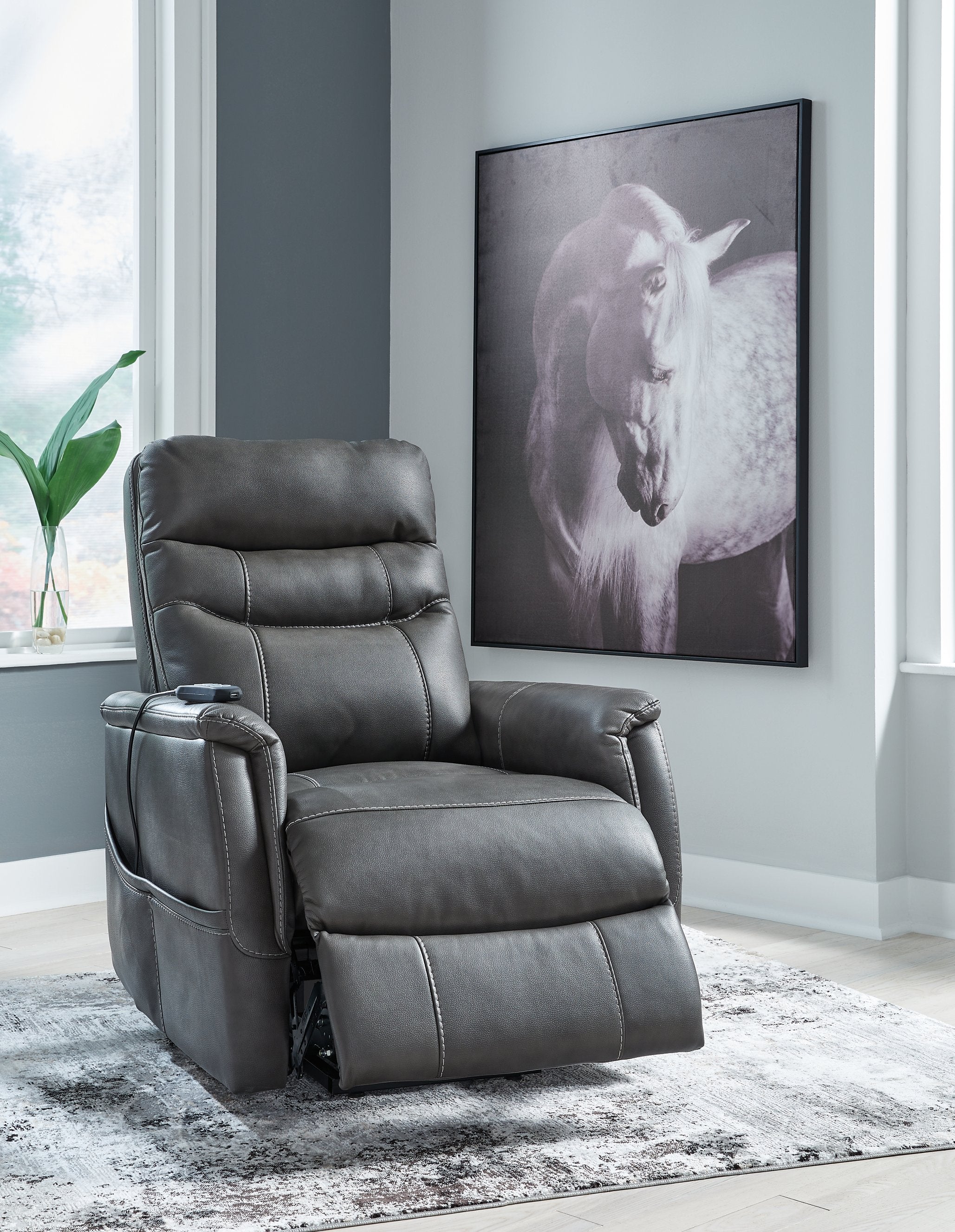 Strawbill Power Lift Recliner