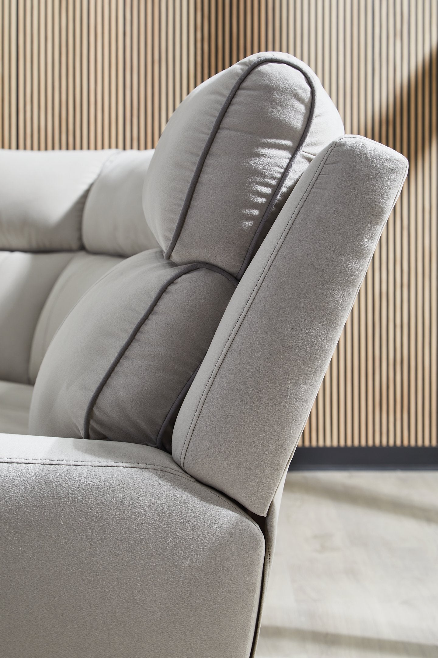 Social Pointe Reclining Sectional with Storage Console - Furniture 4 Less Outlet (Salinas,CA)