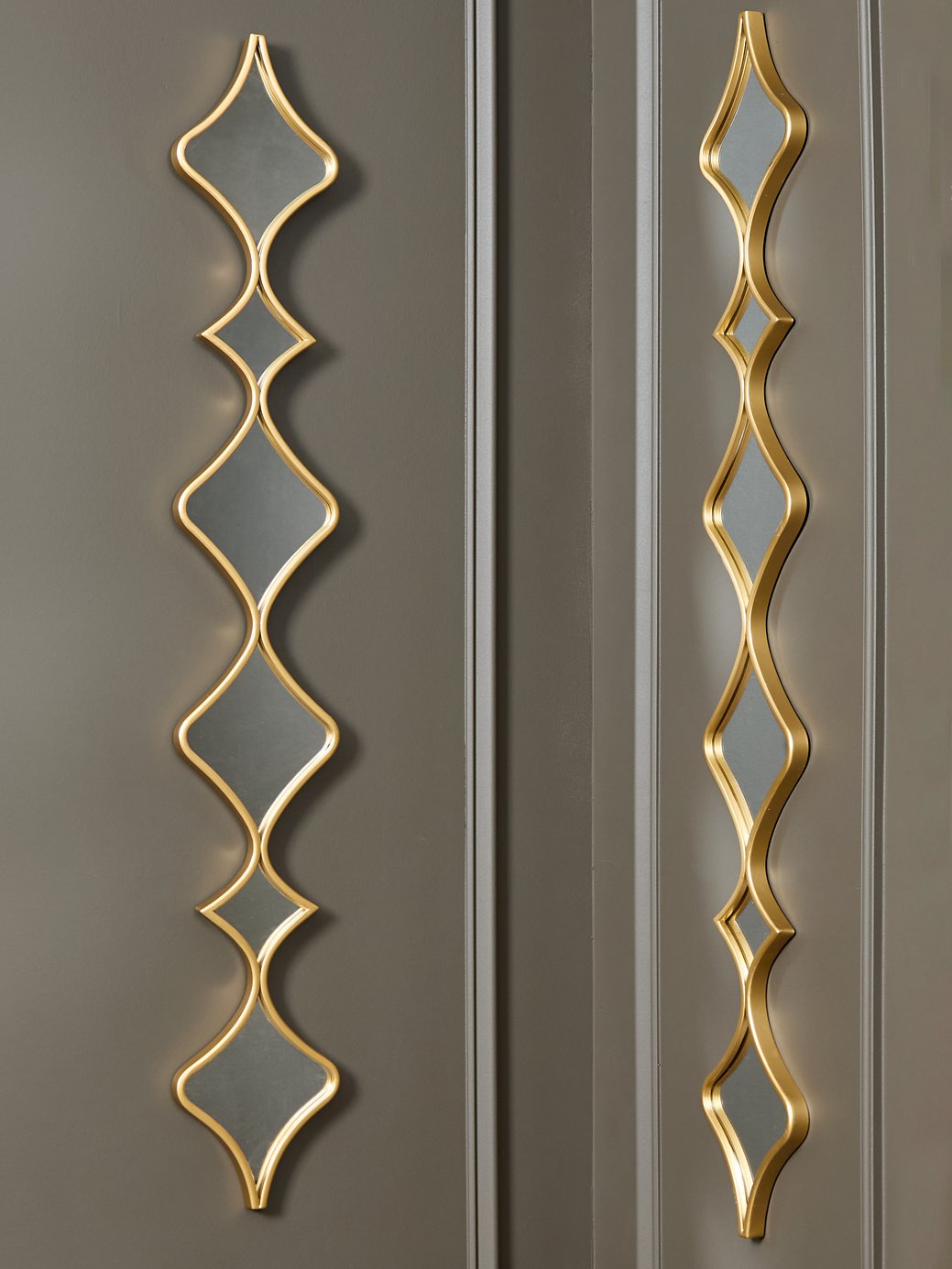 Harriswood Accent Mirror Set (Set of 2) - Furniture 4 Less Outlet (Salinas,CA)