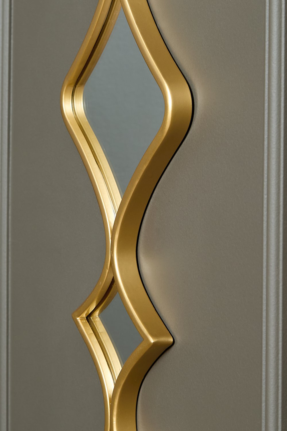Harriswood Accent Mirror Set (Set of 2) - Furniture 4 Less Outlet (Salinas,CA)