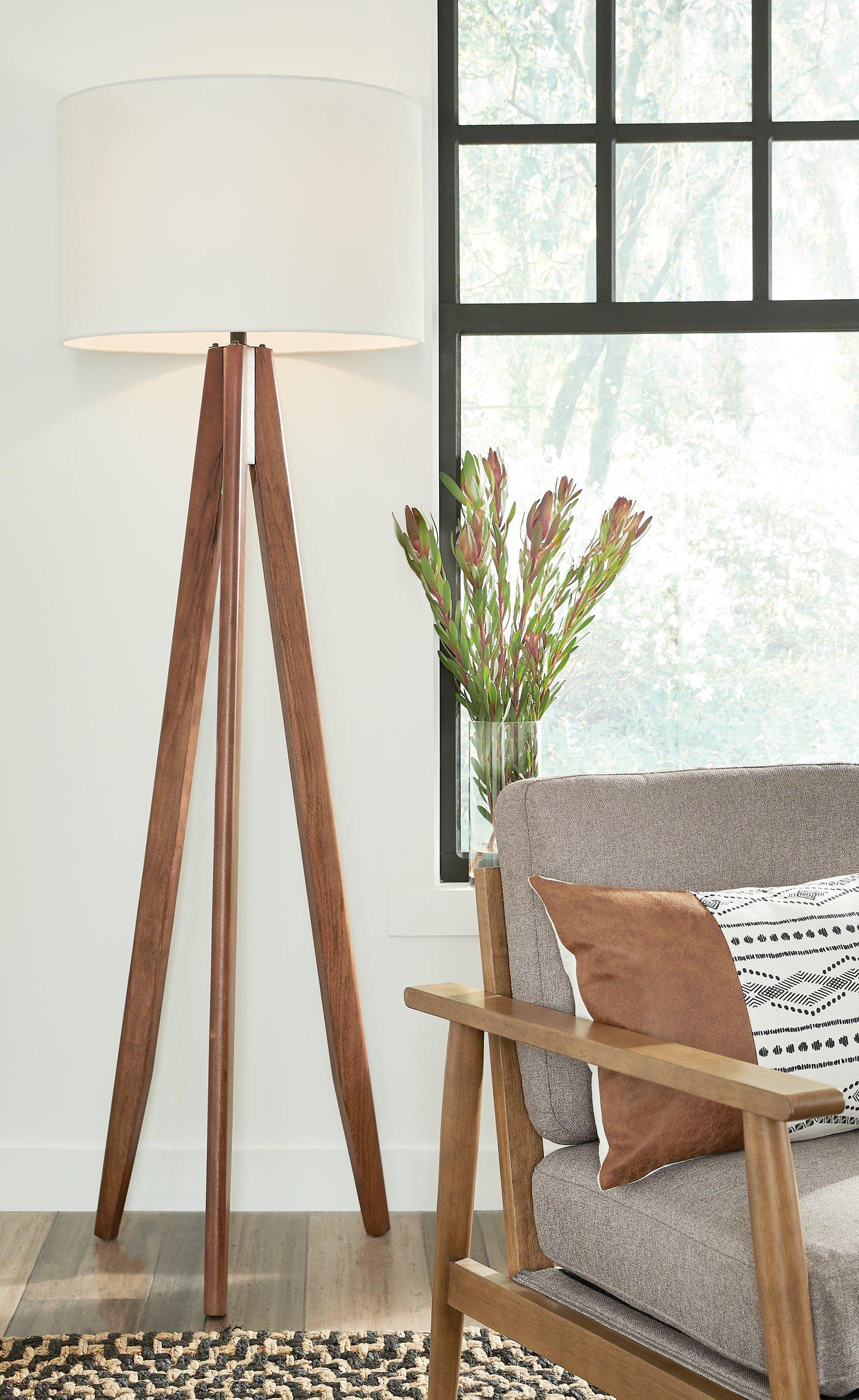 Dallson Floor Lamp - Furniture 4 Less Outlet (Salinas,CA)