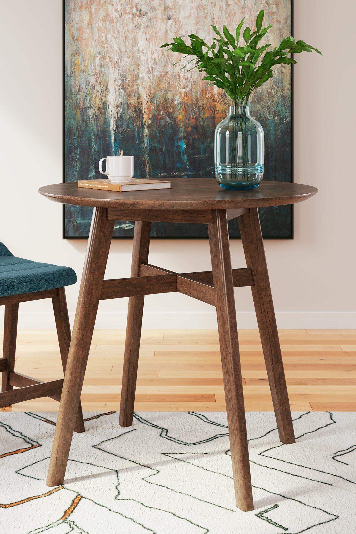 Lyncott Dining Room Set - Furniture 4 Less Outlet (Salinas,CA)