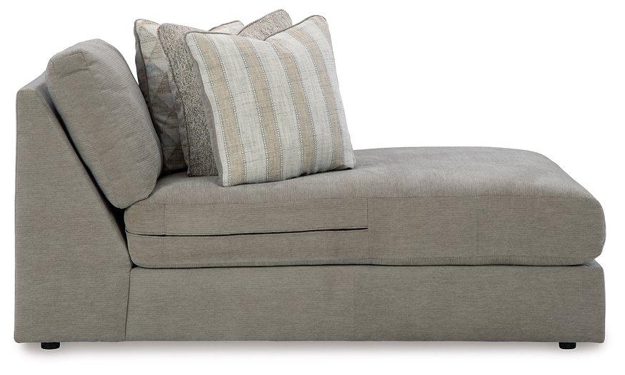 Avaliyah Sectional with Chaise - Furniture 4 Less Outlet (Salinas,CA)