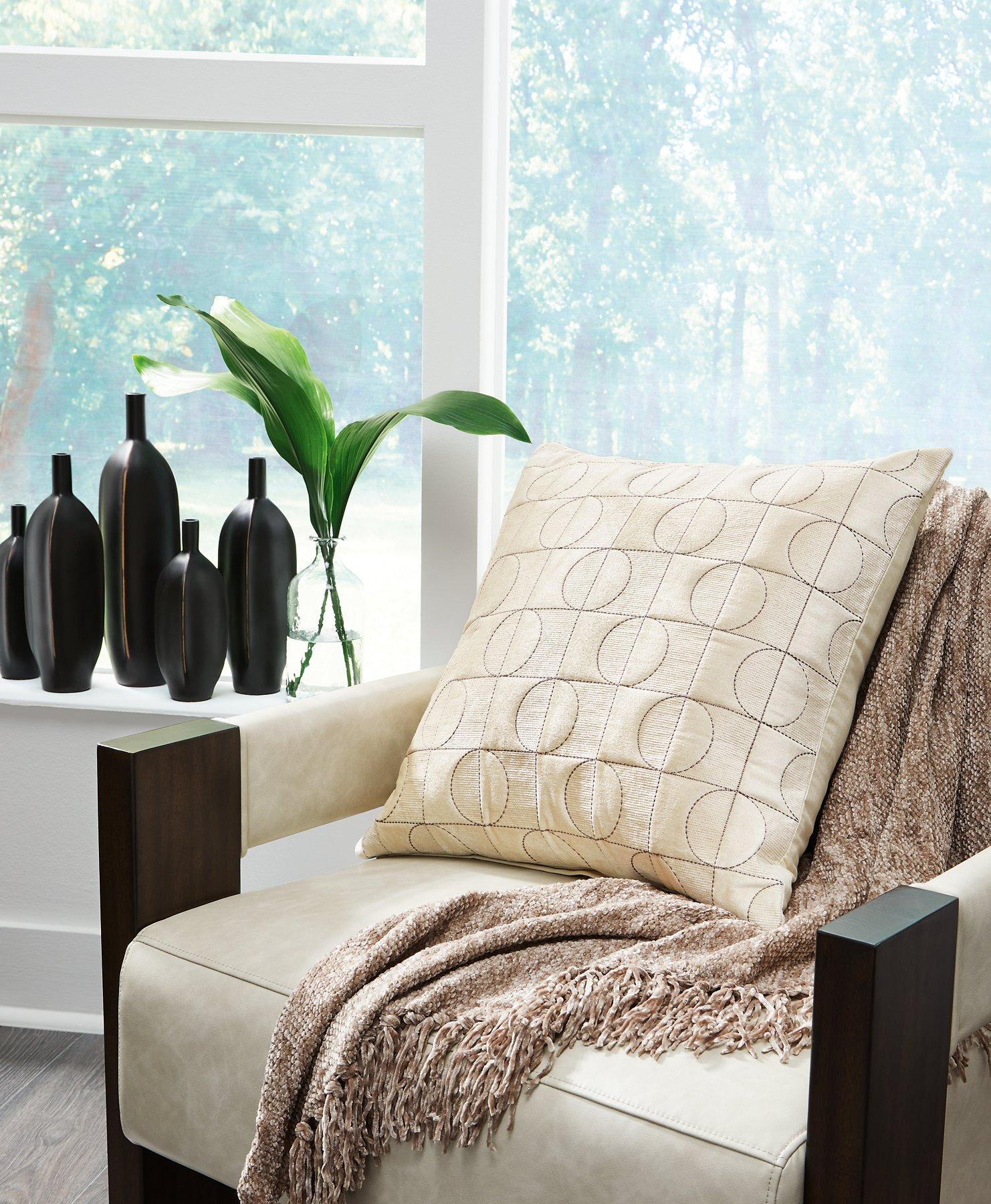 Kydner Pillow (Set of 4) - Furniture 4 Less Outlet (Salinas,CA)