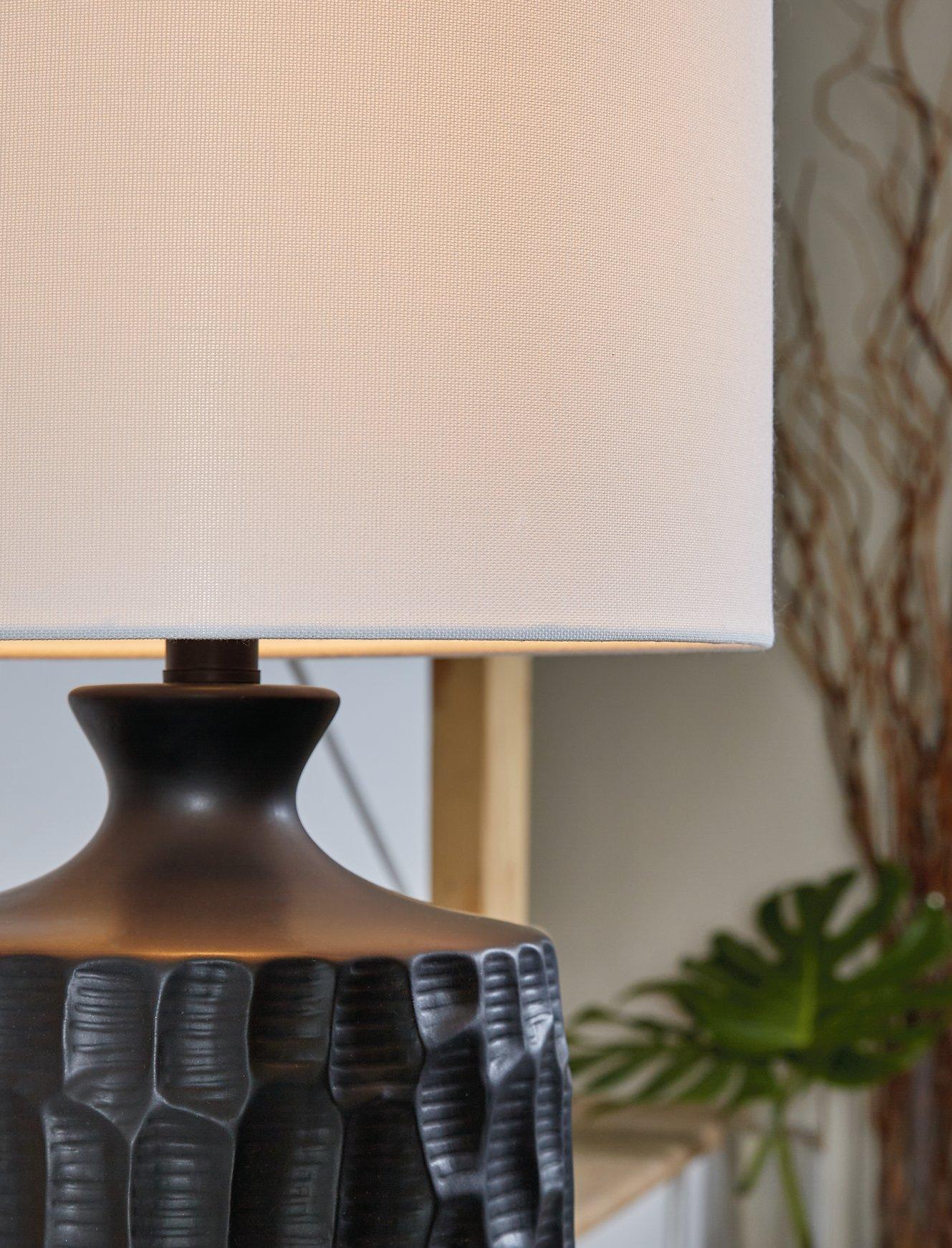 Ellisley Table Lamp