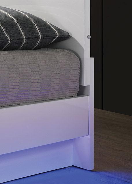 ERLACH E.King Bed, White/Chrome - Furniture 4 Less Outlet (Salinas,CA)