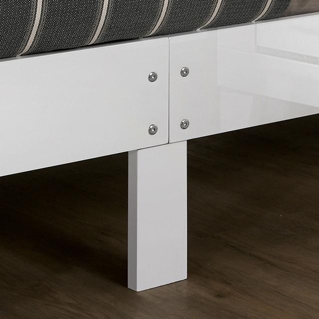 Magdeburg Queen & E.King Bed - Furniture 4 Less Outlet (Salinas,CA)