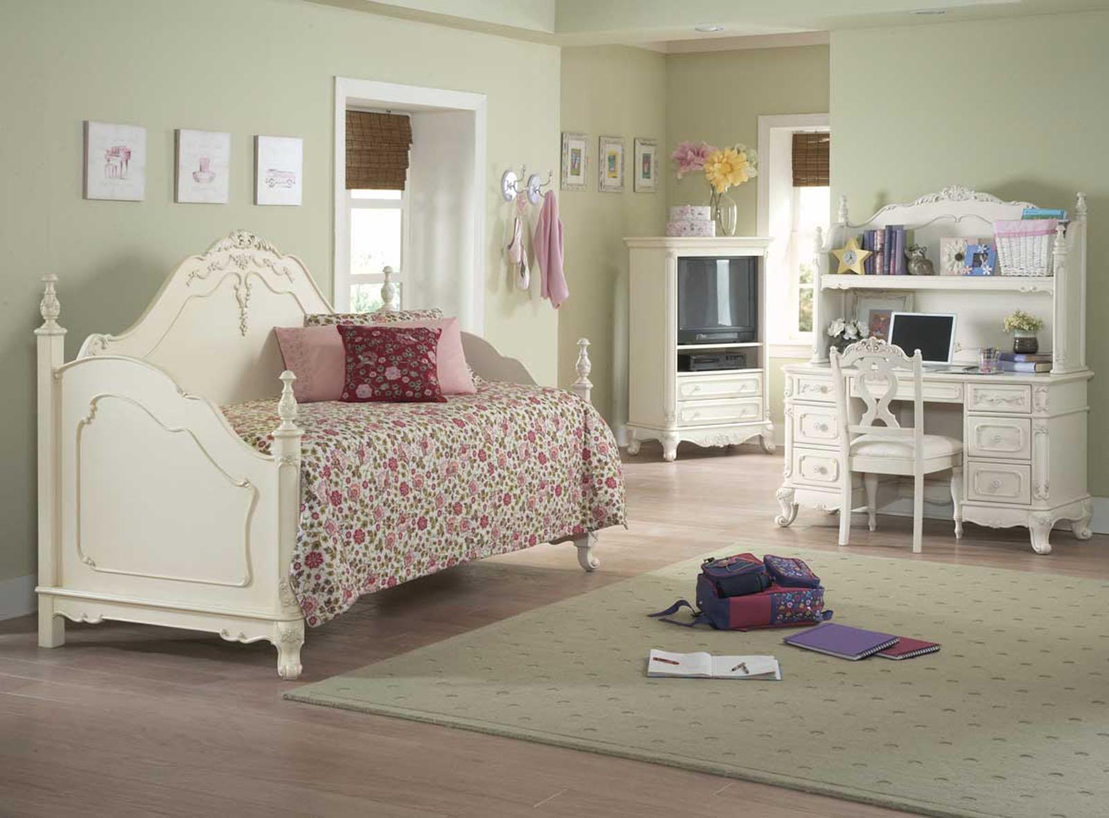 Cinderella Day Bed in Antique White 1386DNW - Furniture 4 Less Outlet (Salinas,CA)