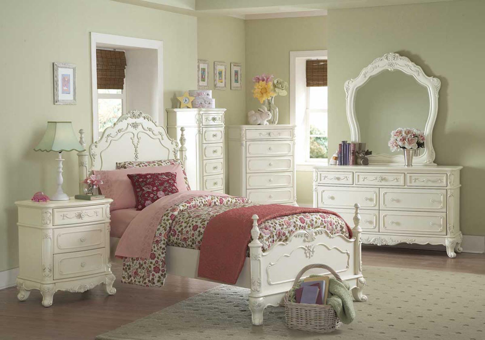 Cinderella Queen Poster Bed in Antique White 1386NW-1 - Furniture 4 Less Outlet (Salinas,CA)