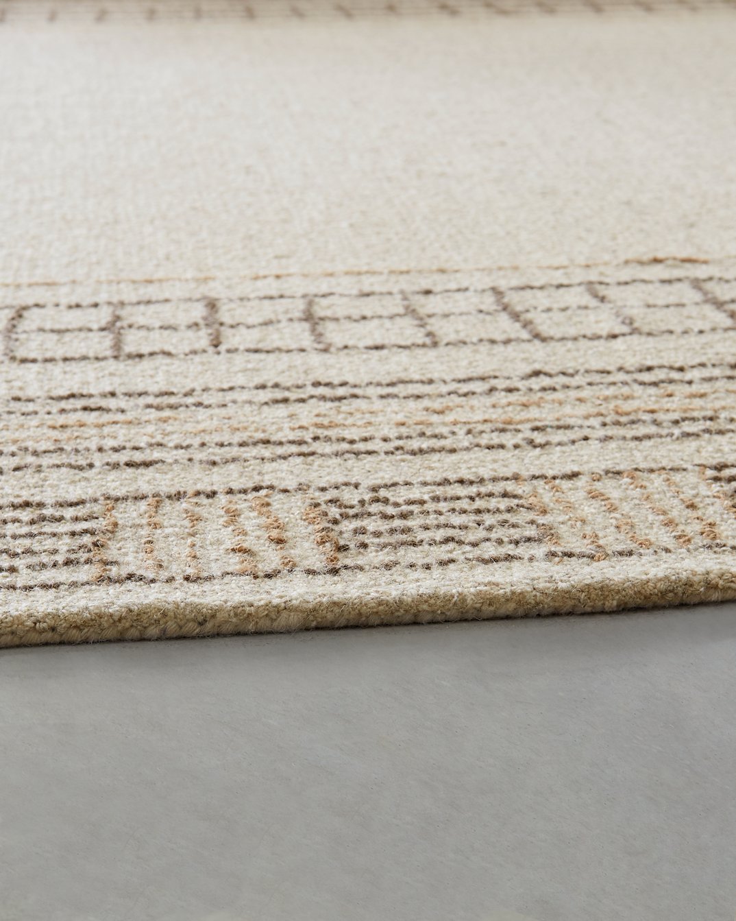 Idaman Rug - Furniture 4 Less Outlet (Salinas,CA)