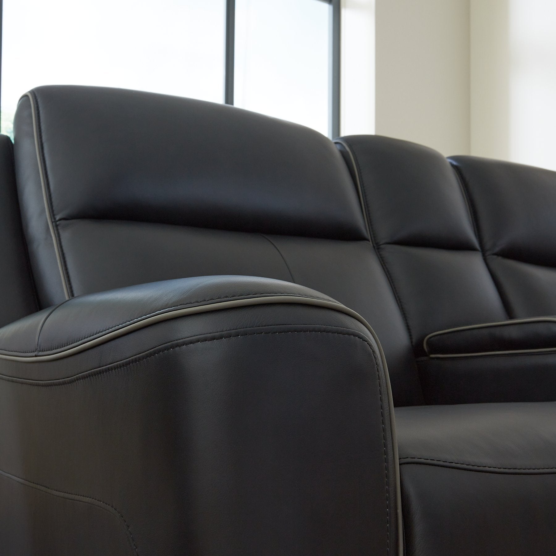 5Z-Relaxation Power Reclining Loveseat with Console - Furniture 4 Less Outlet (Salinas,CA)